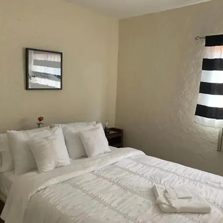 Cozy Private Room, Near The Airport - Free Parking - 02